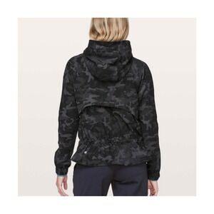 Lululemon Camo Hooded Windbreaker Jacket Black Charcoal Size 4 LW4AVRS